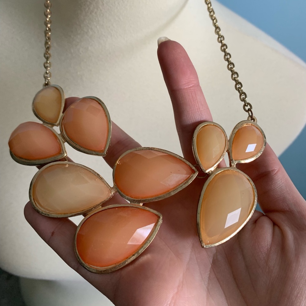 ✨CORAL STATEMENT NECKLACE✨ - Picture 3 of 3